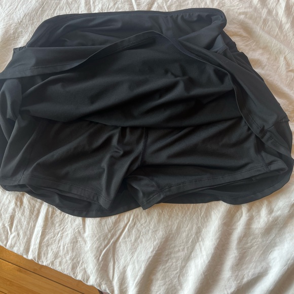 Tennis/ golf skort never worn tags still on - Picture 7 of 8